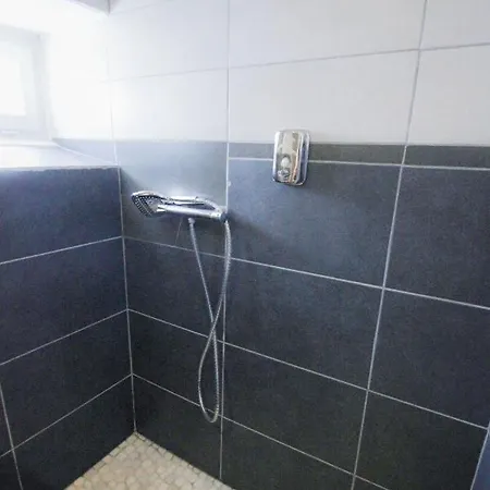 Calme Et Spacieux, Cite Et Ville A Pied, Wifi, 2 Chambres, 3 Lits * قرقشونه