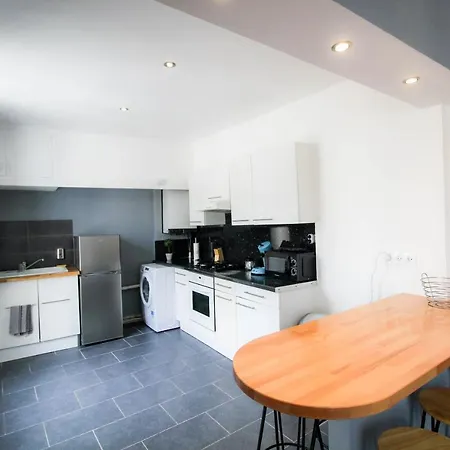 Calme Et Spacieux, Cite Et Ville A Pied, Wifi, 2 Chambres, 3 Lits * قرقشونه
