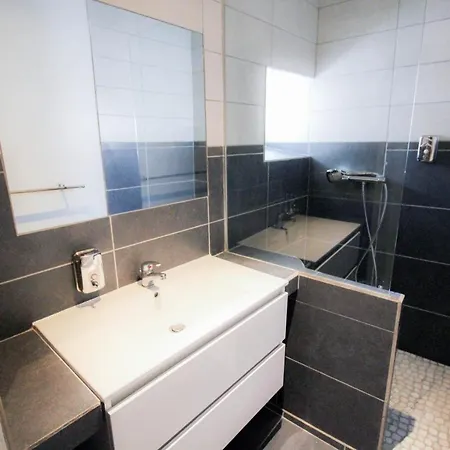 Calme Et Spacieux, Cite Et Ville A Pied, Wifi, 2 Chambres, 3 Lits * قرقشونه