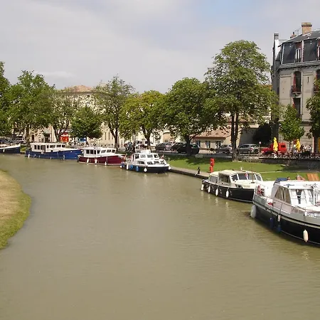 شقة Calme Et Spacieux, Cite Et Ville A Pied, Wifi, 2 Chambres, 3 Lits